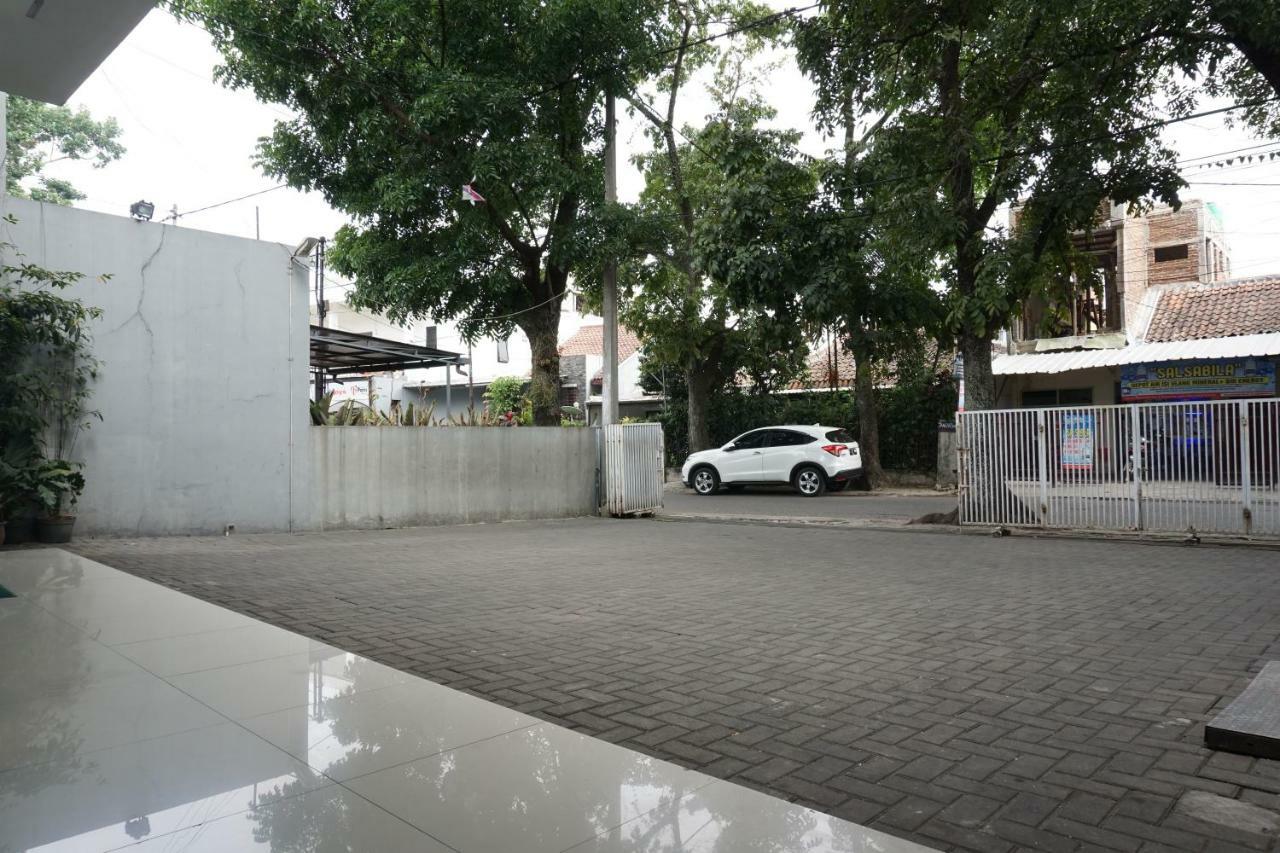 Residences By Reddoorz Syariah @ Buah Batu Bandung Buitenkant foto